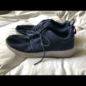 Nike Roshes Men’s 8.5